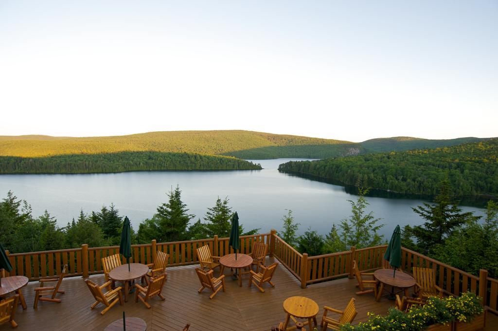 Sacacomie Hotel Et Spa Saint-Alexis-des-Monts Esterno foto