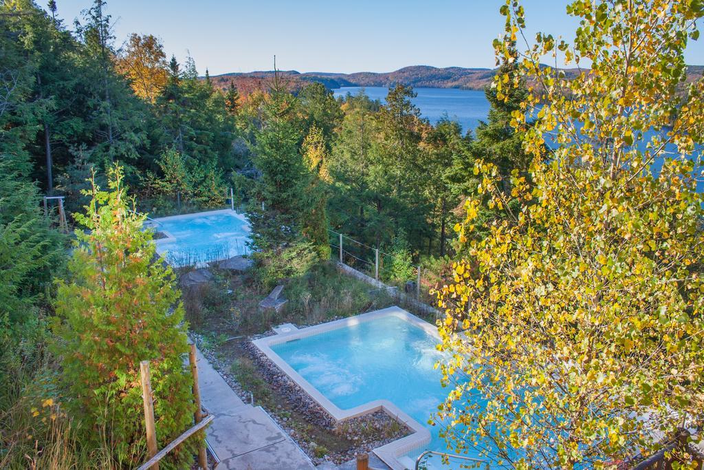 Sacacomie Hotel Et Spa Saint-Alexis-des-Monts Esterno foto